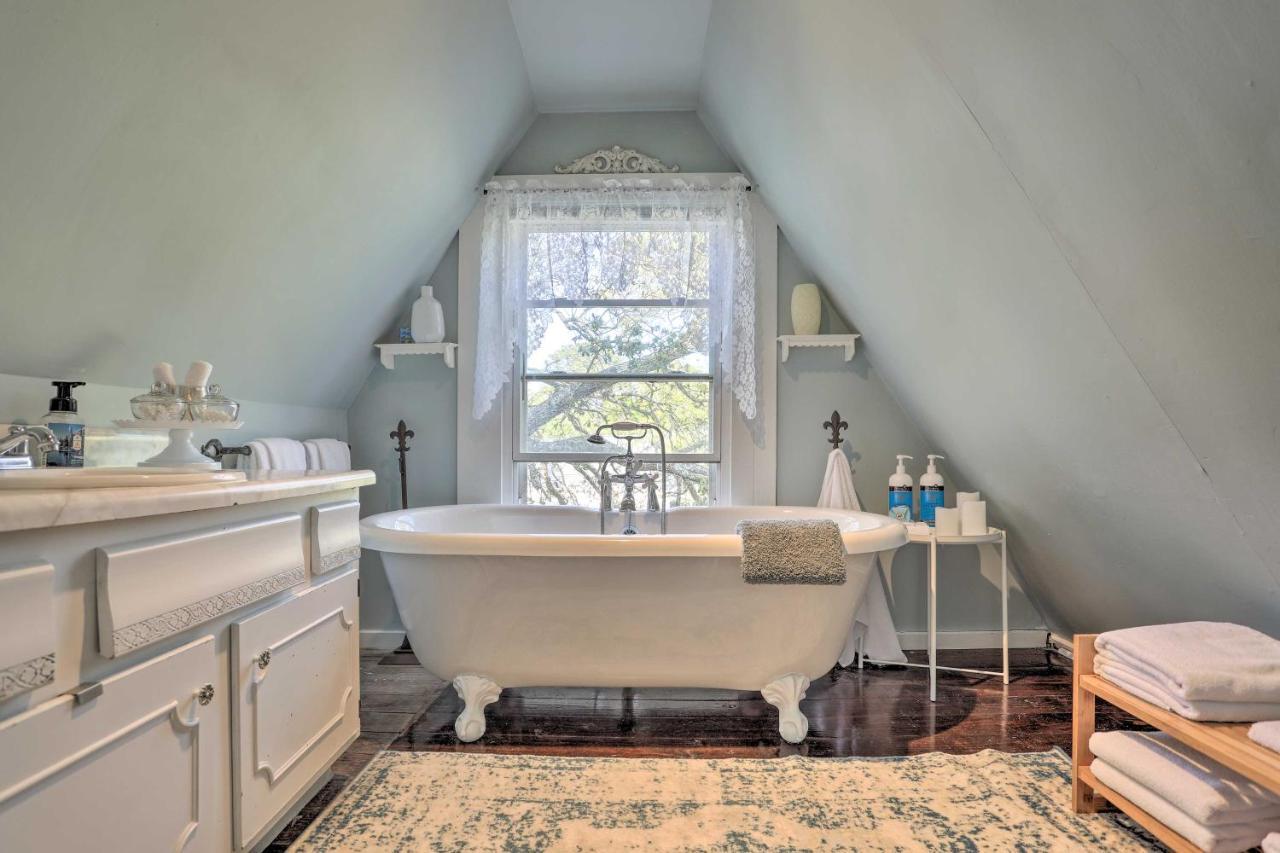 Coastal, Walkable Home In Historic Southport! المظهر الخارجي الصورة