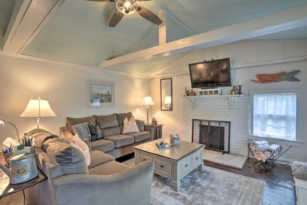 Coastal, Walkable Home In Historic Southport! المظهر الخارجي الصورة